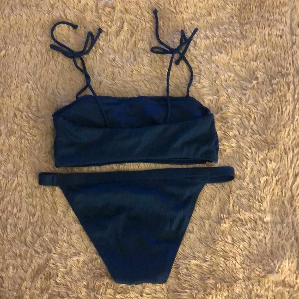 Bikini - Picture 2 of 2